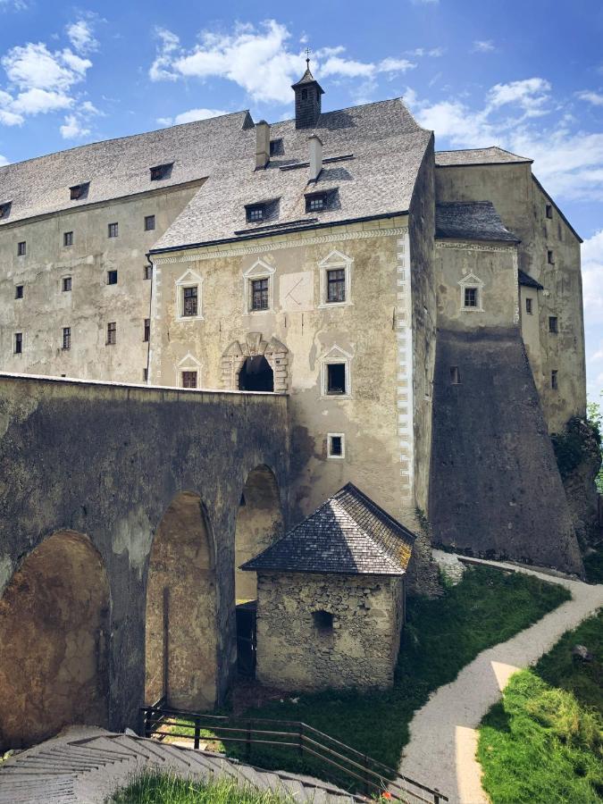 Отель Burg Altpernstein Micheldorf in Oberosterreich Экстерьер фото
